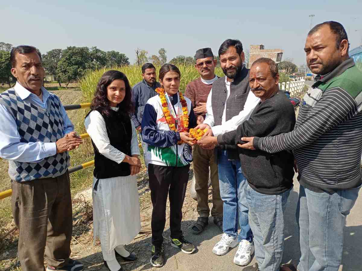 अंतरराष्ट्रीय स्पर्धा जीतकर लौटी काजल का यूकेडी नेता ने किया स्वागत