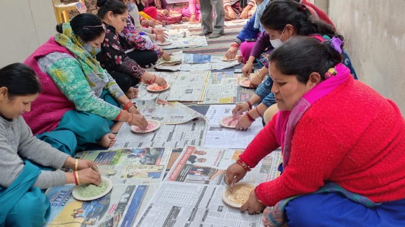 होली पर प्राकृतिक रंग अपनाने को जागरूक किया