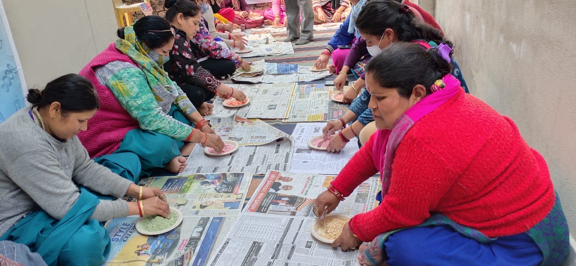 होली पर प्राकृतिक रंग अपनाने को जागरूक किया