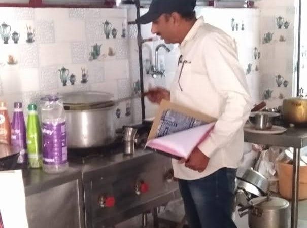 यात्रा मार्ग पर की छापेमारी, 7 घरेलू सिलेंडर जब्त कर 14 हजार अर्थदंड वसूला