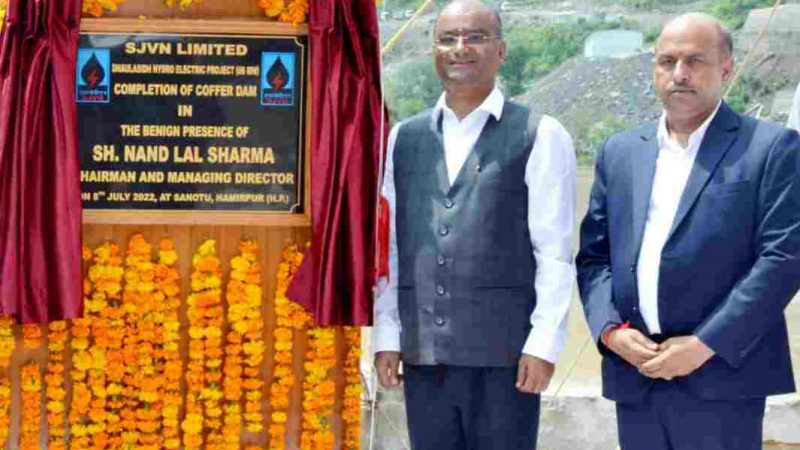 श्री नन्द लाल शर्मा, अध्यक्ष एवं प्रबंध निदेशक, एसजेवीएन ने धौलासिद्ध परियोजना के अपस्ट्रीम कॉफ़र डैम का उद्घाटन किया