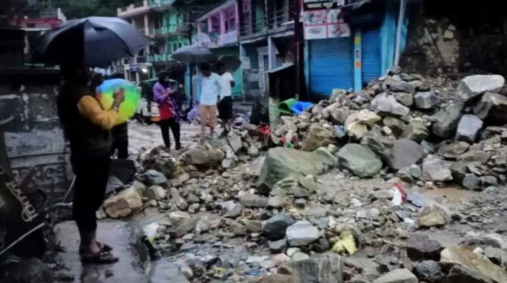 मानसून की पहली भारी बारिश के दुष्परिणाम आने लगे हैं,उत्तरकाशी जिले में भारी नुकसान की खबर