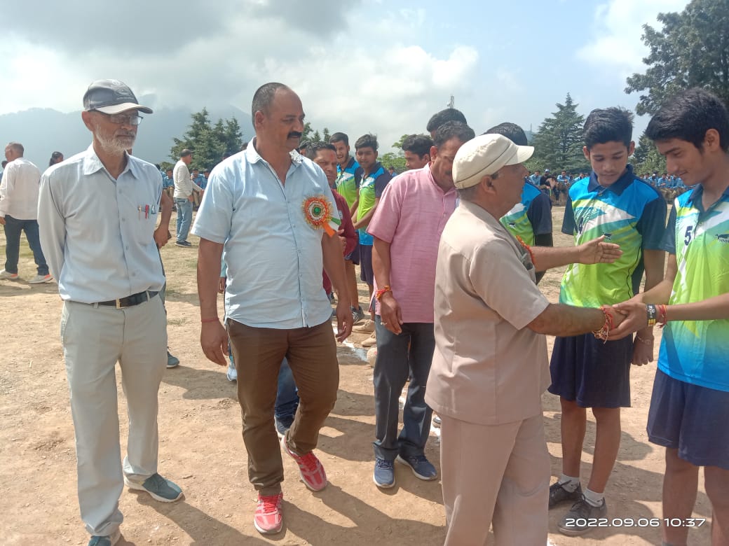 जिला हैंडबाल प्रतियोगिता में अटल उत्कृष्ट राजकीय इंटर कालेज गजा रहा प्रथम