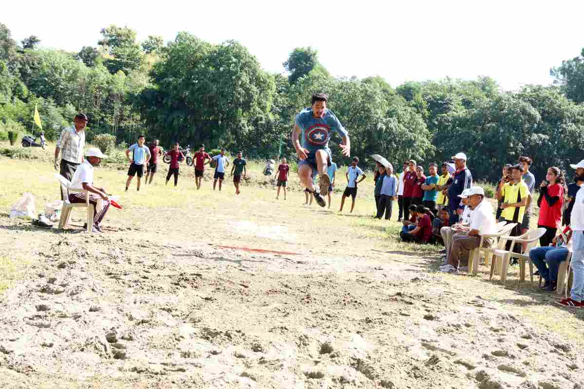 एफ0आर0आई0 यूनिवसिर्टी ग्राउंड में 19वीं वार्षिक खेलकूद प्रतियोगिता के दूसरे दिन भी विभिन्न स्पधार्एं की गई आयोजित