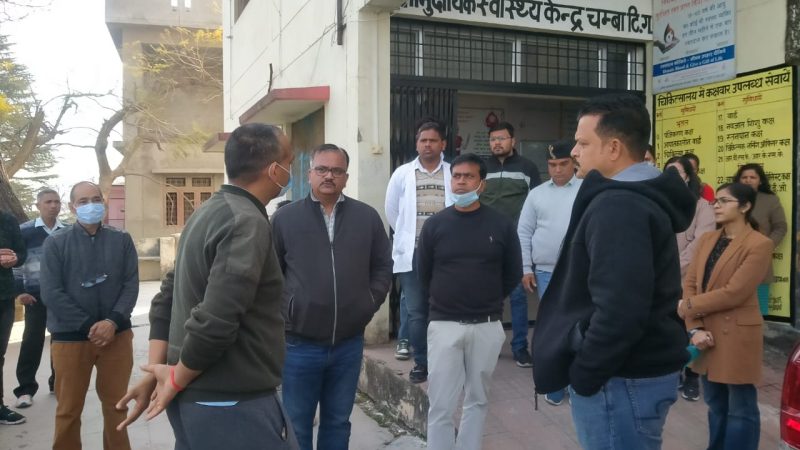 डीएम डॉ गहरवार ने सामुदायिक स्वास्थ्य केंद्र चंबा में किये 46 अल्ट्रासाउंड