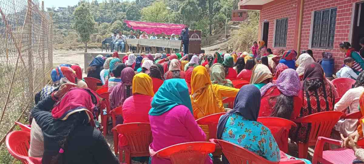 शैक्षिक उन्नयन एवं विभिन्न क्रियाकलापों के लिए बैठक आयोजित