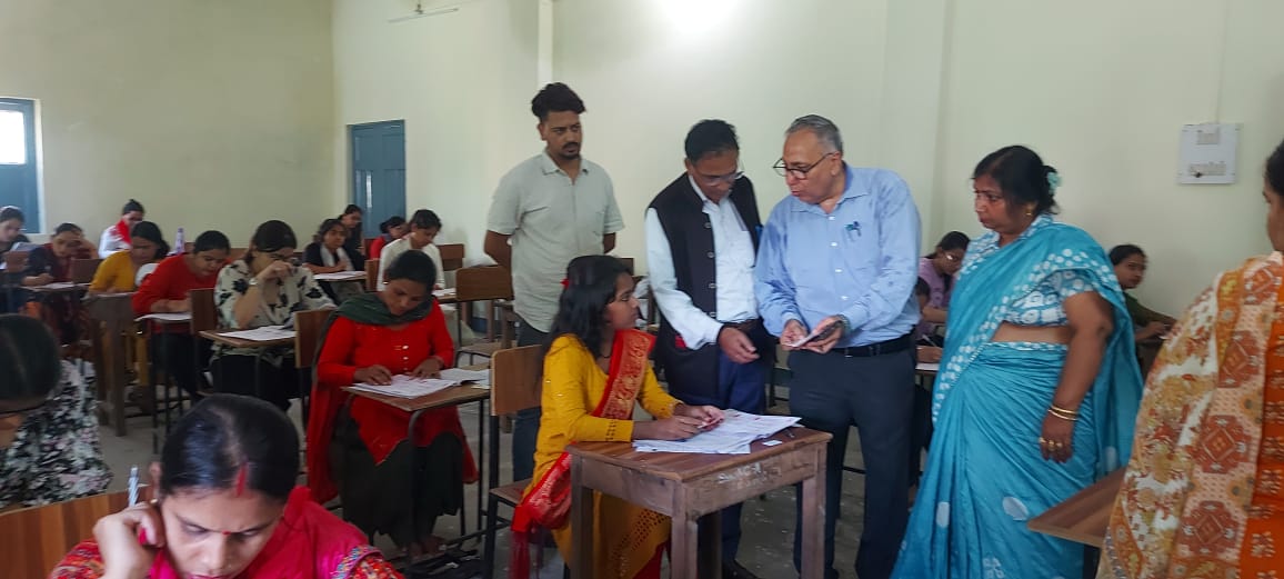 रजिस्ट्रार पहुंचे बीएड परीक्षा केंद्रों मे, किया औचक निरीक्षण, परीक्षा नियंत्रक के जिम्मे कंट्रोल रूम की व्यवस्थाएं