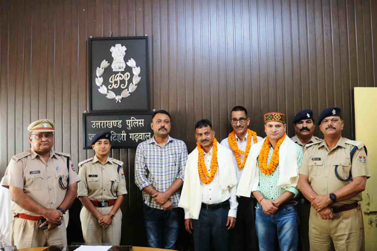 पुलिस विभाग के सेवानिवृत्त हो रहे अधिकारी-कर्मचारियों को किया सम्मानित