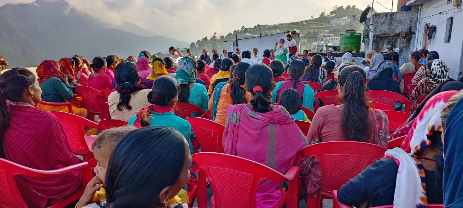 प्रधानमंत्री आवास योजना एवं महिला समूहों के साथ बैठक आयोजित