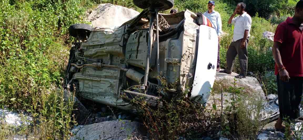 तीन अलग अलग वाहन दुर्घटनाओं में 12 घायल