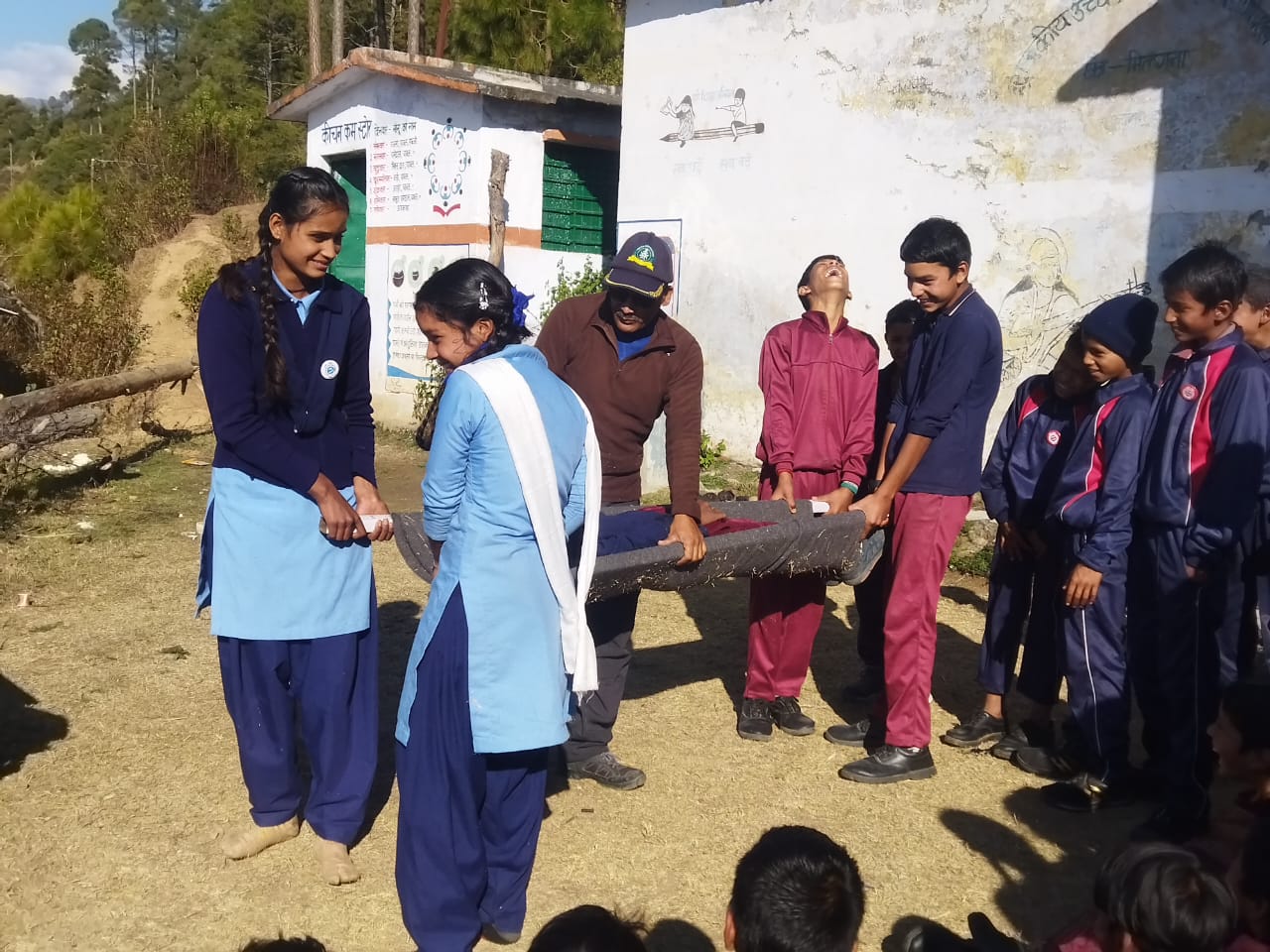 छात्र छात्राओं को दिया आपदा सम्बन्धी प्रशिक्षण