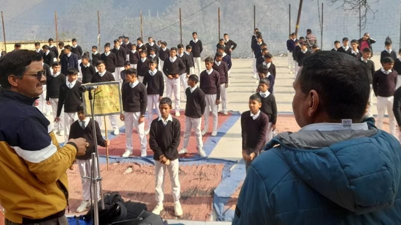 मतदाता जागरूकता के लिए विद्यालयों और शिक्षण संस्थानों में दिलाई गई मतदाता शपथ