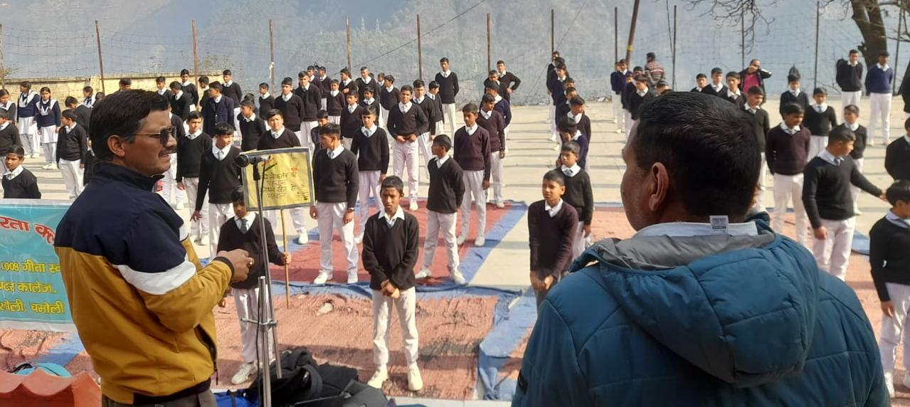 मतदाता जागरूकता के लिए विद्यालयों और शिक्षण संस्थानों में दिलाई गई मतदाता शपथ