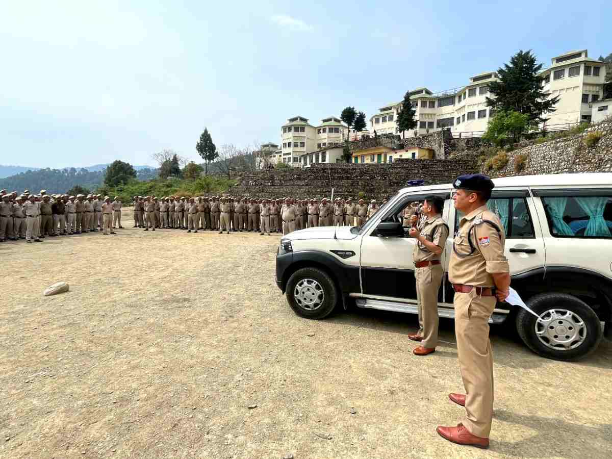 अपर पुलिस अधीक्षक ने पुलिस कर्मियों को किया  ब्रीफ