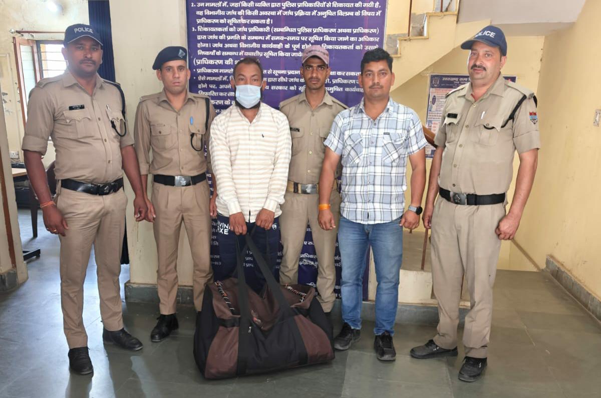टिहरी पुलिस ने 19 किलो 100 ग्राम अवैध डोड़ा पोस्त के साथ एक अभियुक्त को किया गिरफ्तार