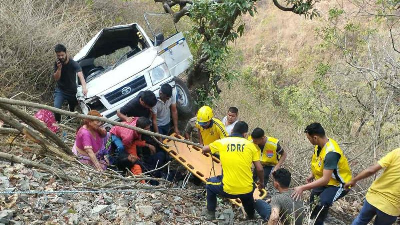 पौड़ी में दुर्घटनाग्रस्त हुआ वाहन, 09 लोगों को एसडीआरएफ ने रेस्क्यू कर बचाया