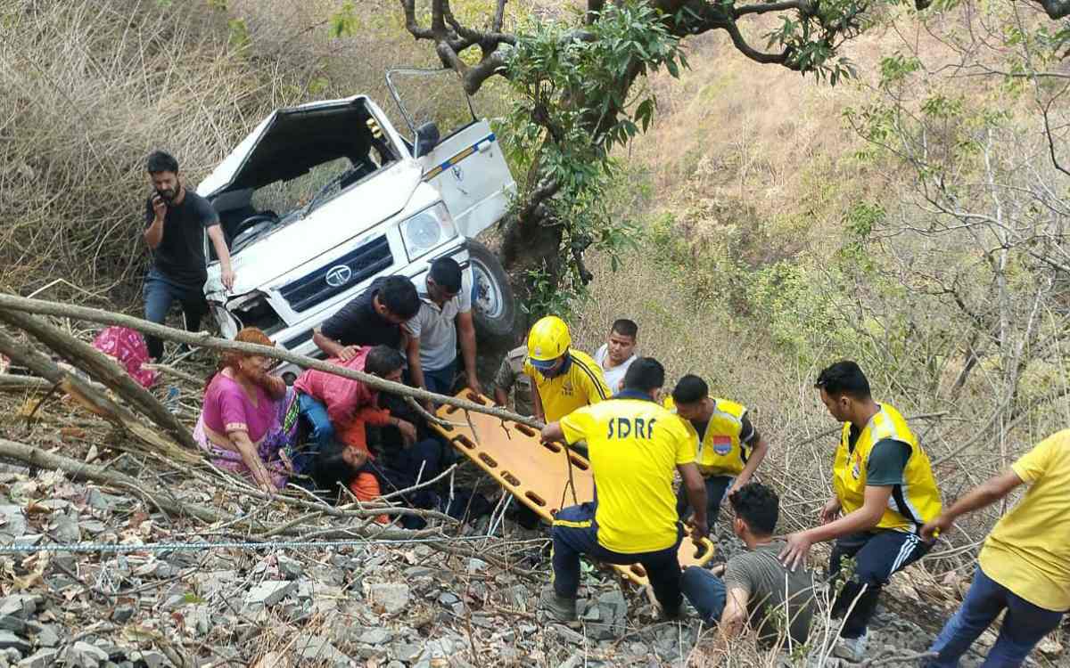 पौड़ी में दुर्घटनाग्रस्त हुआ वाहन, 09 लोगों को एसडीआरएफ ने रेस्क्यू कर बचाया