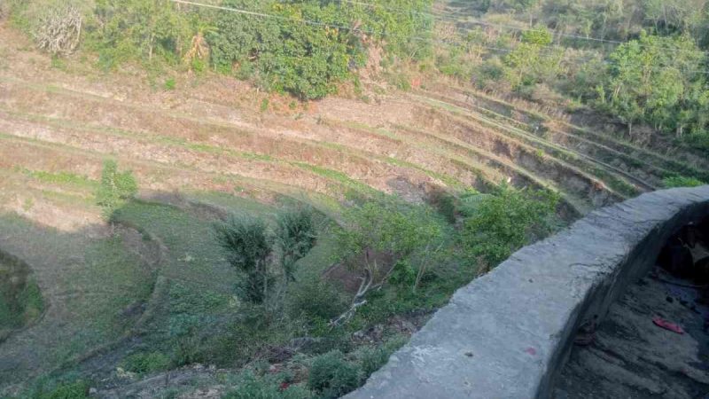 नहर में पानी नहीं होने से ग्रामीणों में रोष, सिंचित खेत पड़े बंजर