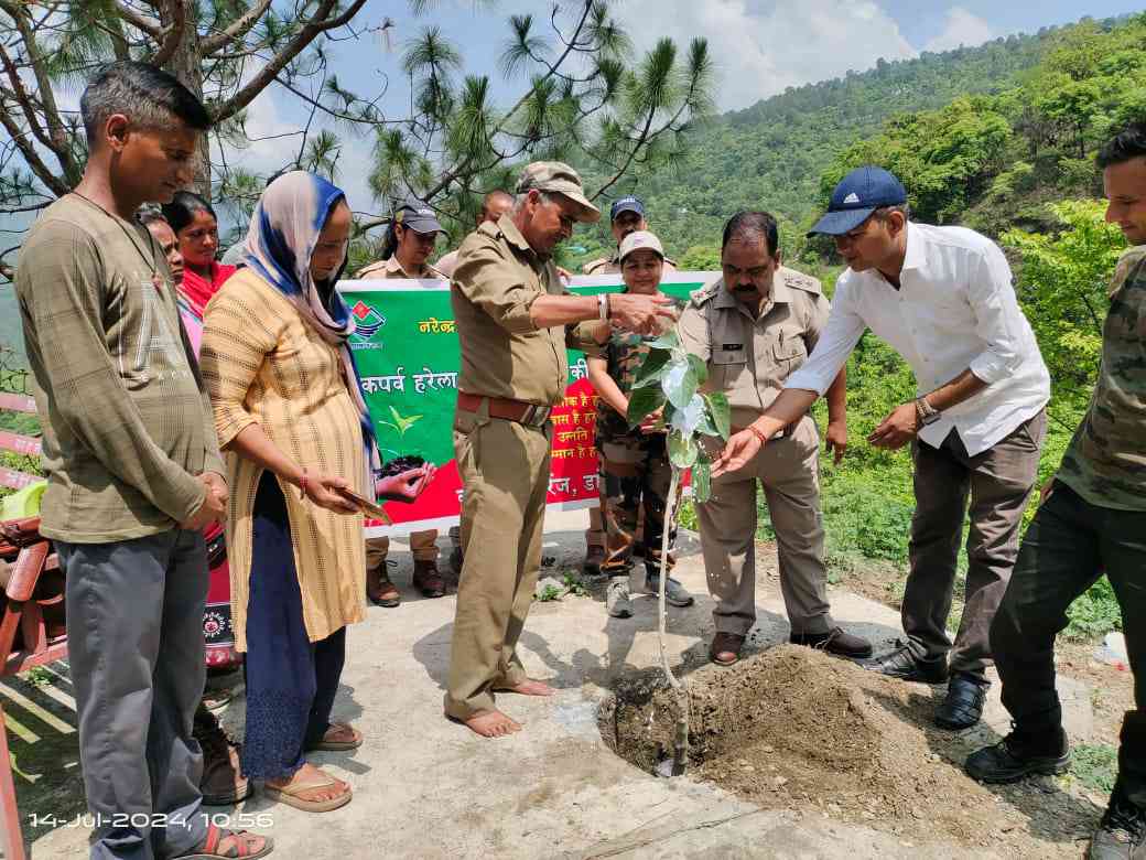 कीर्तिनगर की कण्डोली ग्राम सभा में ‘एक पेड़ मां के नाम’ कार्यक्रम के तहत हरेला उत्सव का शुभारंभ