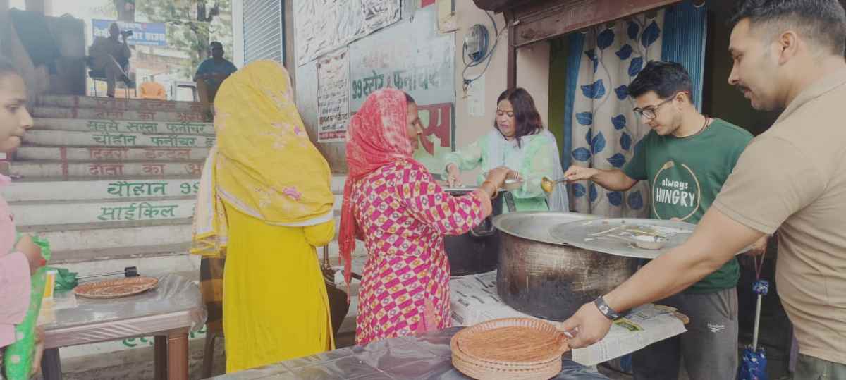 टिहरी जिलाध्यक्ष महिला कांग्रेस ने किया सावन के पहले सोमवार को   भण्डारे का आयोजन