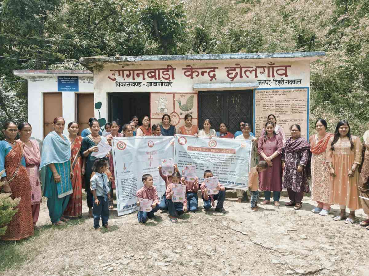 महिलाओं को महिला सशक्तिकरण एवं बाल विकास योजनाओं की जानकारी प्रदान की गई