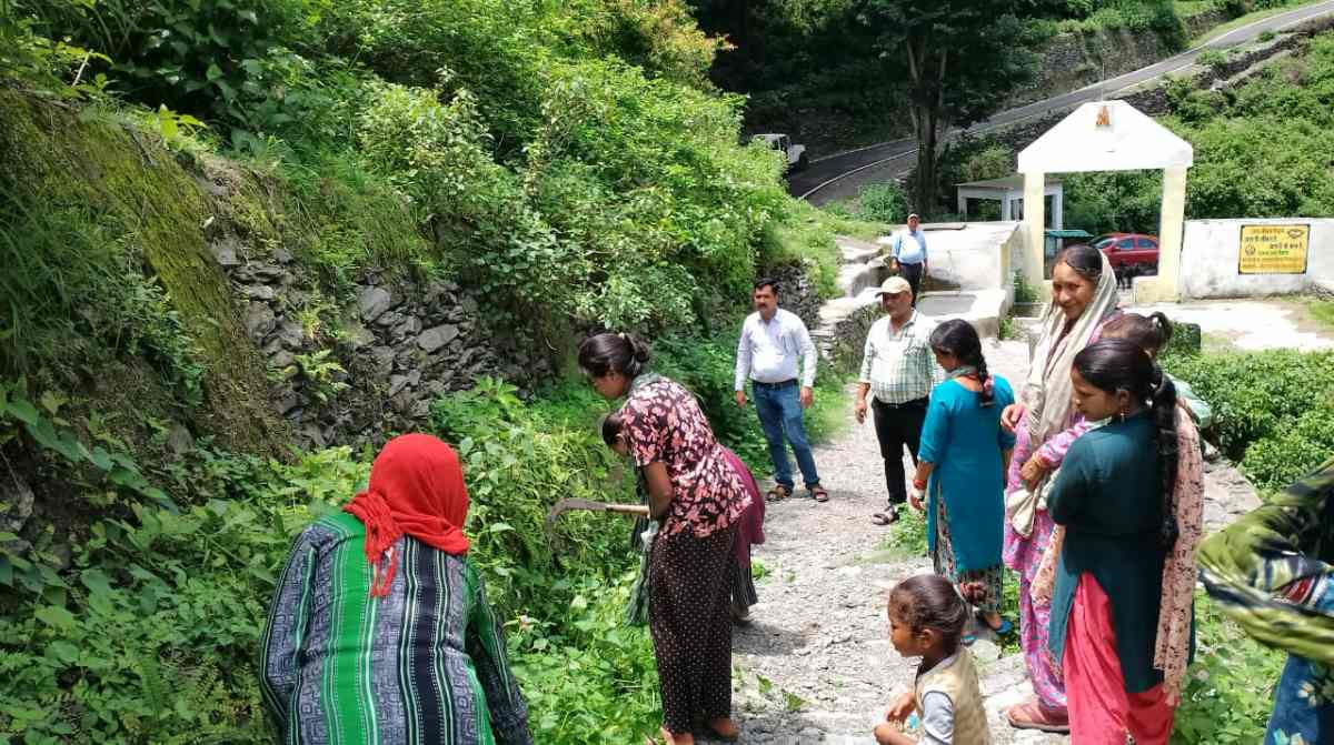 जंगली जानवरों से सुरक्षा हेतु जन जागरुकता अभियान चलाया गया