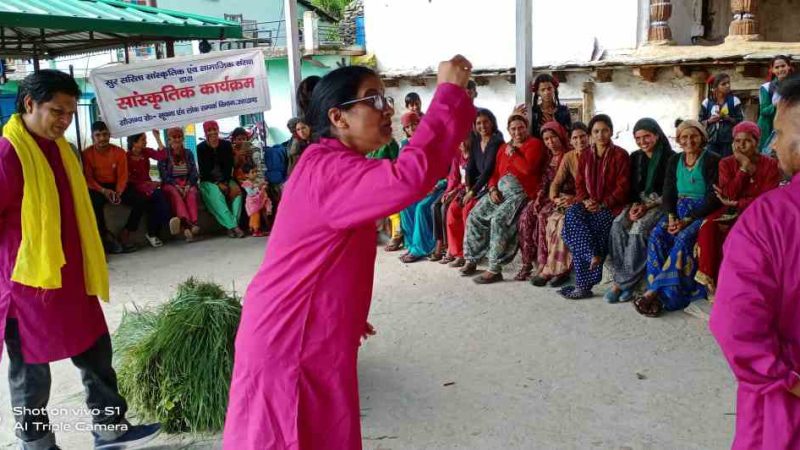 नुक्कड़ नाटकों के माध्यम से दी गई विभिन्न योजनाओं की जानकारी