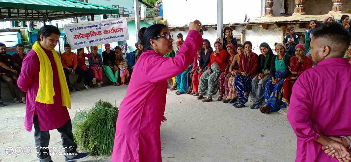 नुक्कड़ नाटकों के माध्यम से दी गई विभिन्न योजनाओं की जानकारी