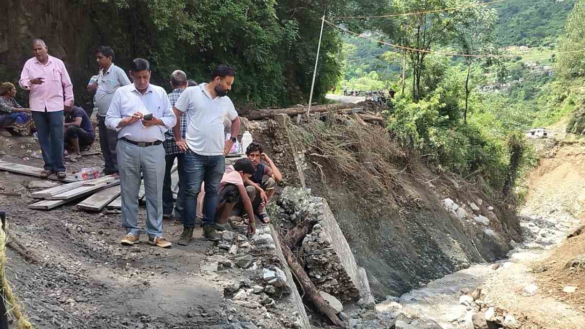 जिलाधिकारी टिहरी के निर्देशन में आपदाग्रस्त क्षेत्रों में सुरक्षात्मक और राहत कार्यों में तेजी