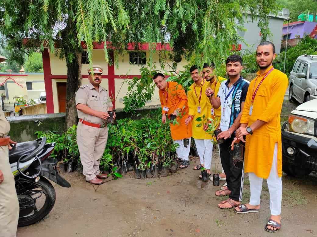 स्वतंत्रता दिवस के अवसर पर कीर्तिनगर रेंज में विशेष कार्यक्रम आयोजित: “एक पेड़ मां के नाम” अभियान के तहत पौधारोपण