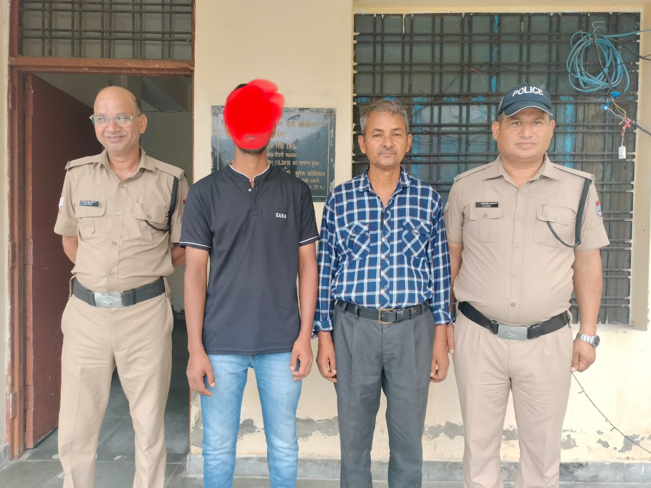 परिजनों ने डांटा, घर से भागा, पुलिस से टकराया, परिजनों से मिलवाया