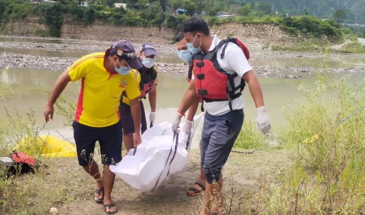 सर्चिंग के दौरान एसडीआरएफ टीम ने किया शव बरामद