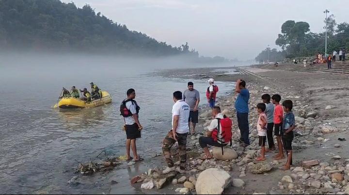 ब्रेकिंग:हरियाणा के व्यक्ति की गंगा नदी में बहने की सूचना, एसडीआरएफ और जल पुलिस का सर्च ऑपरेशन जारी