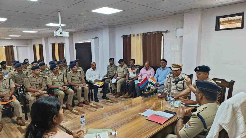 पुलिस लाइन चंबा में एसएसपी श्री आयुष अग्रवाल द्वारा थाना प्रभारियों एवं शाखा प्रभारियों का सम्मेलन आयोजित