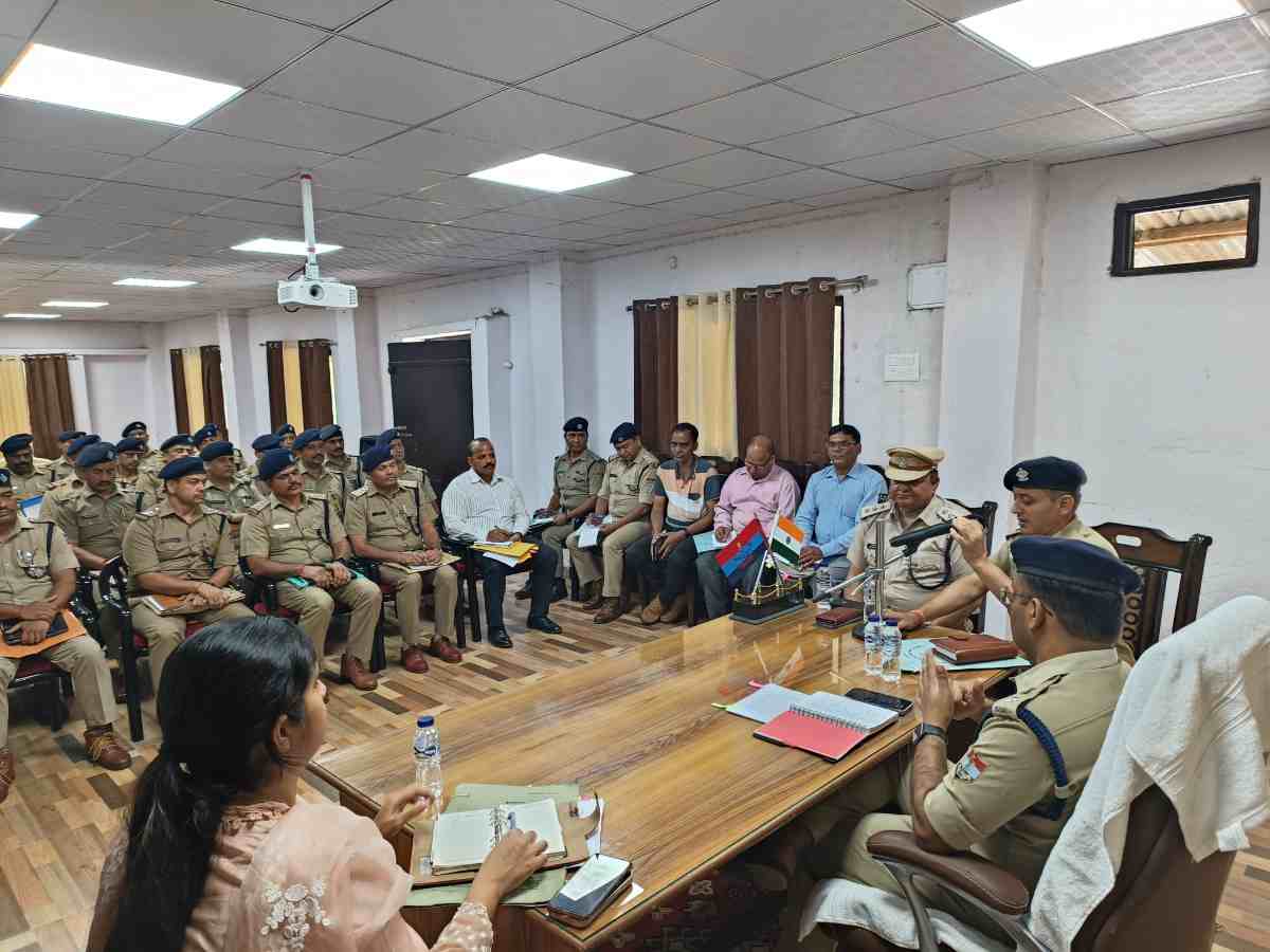 पुलिस लाइन चंबा में एसएसपी श्री आयुष अग्रवाल द्वारा थाना प्रभारियों एवं शाखा प्रभारियों का सम्मेलन आयोजित