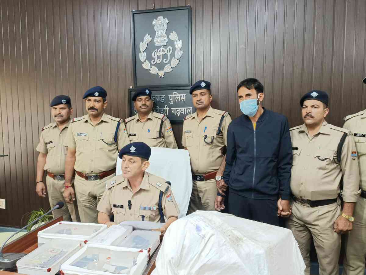 टिहरी पुलिस ने किया टारजन गैंग के सरगना विशाल को तमंचे के साथ गिरफ्तार