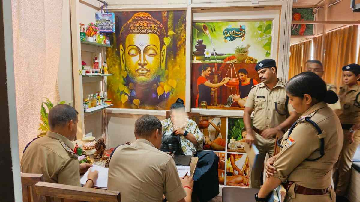 मुनि की रेती पुलिस द्वारा स्पा सेंटर्स पर छापेमारी, अनियमितताओं पर 70,000 रुपए का चालान