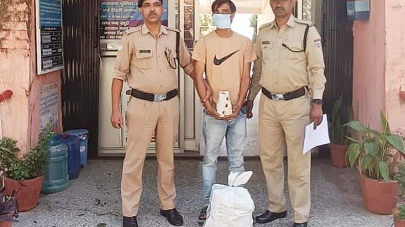 पुलिस ने अवैध शराब के साथ तस्कर को किया गिरफ्तार