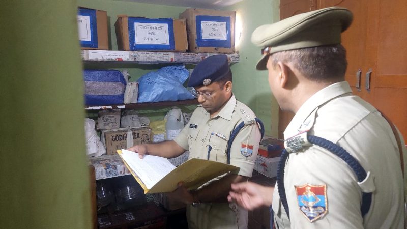 वरिष्ठ पुलिस अधीक्षक ने छाम थाना और कांडिखाल चौकी का औचक निरीक्षण किया