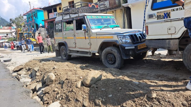 बूढाकेदार-पिंस्वाड़ मोटर मार्ग पर हल्के वाहनों की आवाजाही हुई शुरू