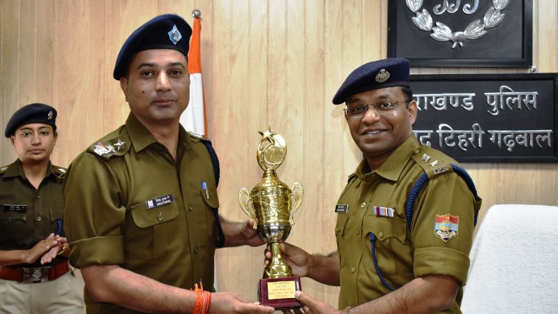 पुलिस लाइन चंबा में मासिक अपराध गोष्ठी का आयोजन, 22 पुलिसकर्मी सम्मानित