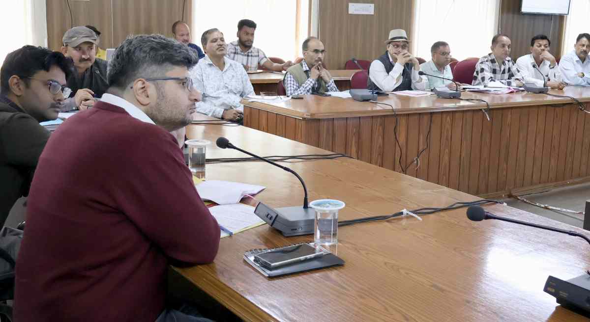 जिलाधिकारी ने दिए सारा के अंतर्गत जल संवर्धन एवं संरक्षण कार्यो में तेजी लाने के निर्देश