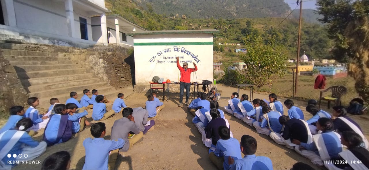 विकासखंड भिलंगना के निवाल गाँव में आपदा प्रबंधन और सुरक्षा प्रशिक्षण कार्यक्रम आयोजित