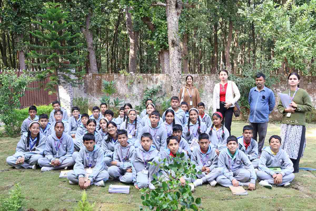 मानव भारती के छात्रों ने थानो गांव में जाकर उद्यमिता और आर्गेनिक फार्मिंग को जाना