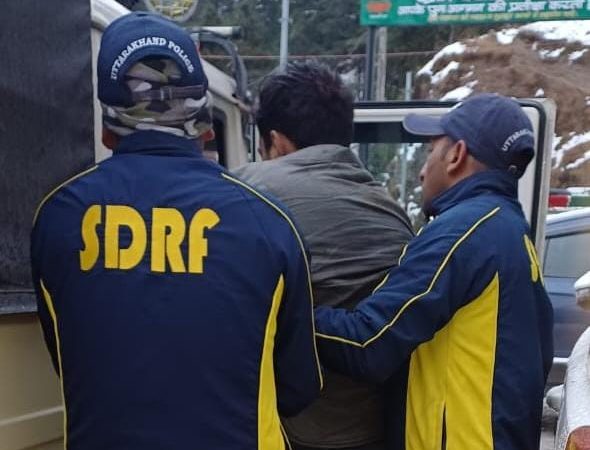 पर्यटकों की कार हुई दुर्घटनाग्रस्त: SDRF ने किया चार लोगों का रेस्क्यू, 1की मौत