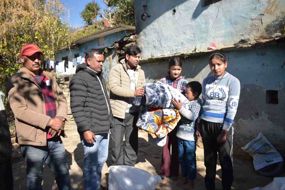 माता-पिता का साया खोने वाले खैनुरी के तीन अनाथ बच्चों की मदद को मुख्यमंत्री श्री पुष्कर सिंह धामी ने बढ़ाया हाथ