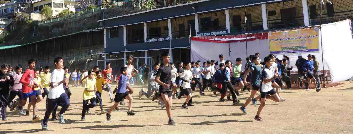 गणतंत्र दिवस की पूर्व बेला और राष्ट्रीय मतदाता दिवस पर चमोली में क्रॉस कंट्री दौड़ का आयोजन