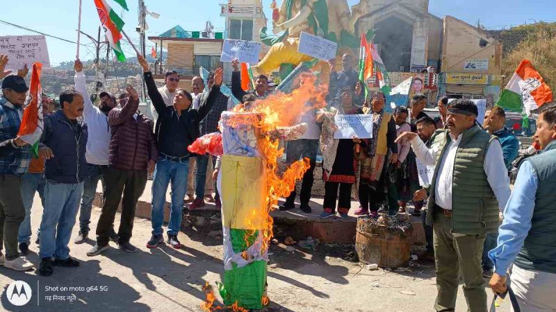 “उत्तराखंडियत के अपमान पर फूटा कांग्रेस का गुस्सा, नई टिहरी में प्रेमचंद अग्रवाल का पुतला दहन”