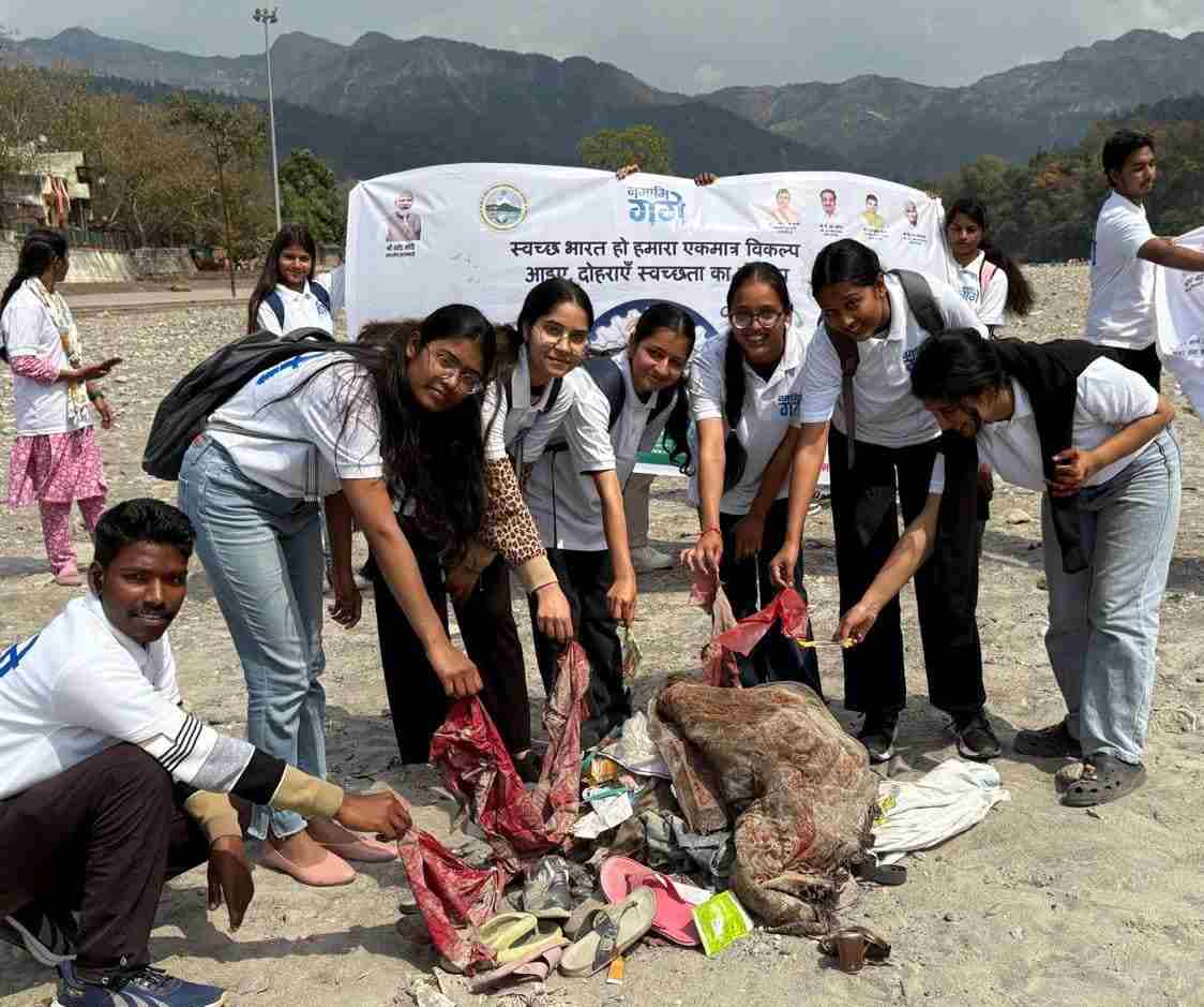 स्वच्छ भारत का संकल्प: त्रिवेणी घाट से स्वच्छता पखवाड़े का शुभारंभ