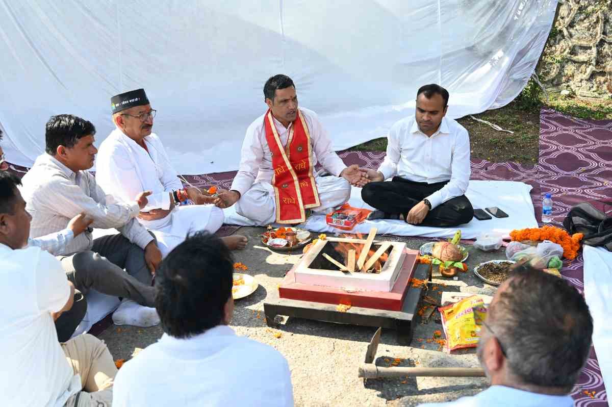 डीएम और विधायक ने किया नई टिहरी स्थित सुमन पार्क के जीर्णाेद्धार कार्य का शुभारंभ